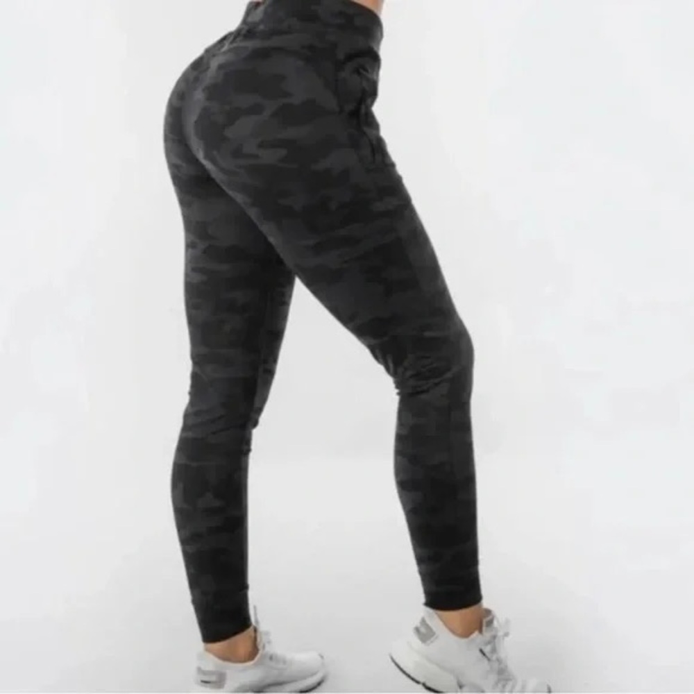 Alphalete camo joggers